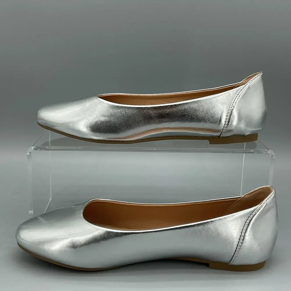 NEW Journee Collection Women’s Kavn Comfort Sole Ballet Flats Silver Size 6WD